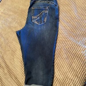 Lane Bryant Capri stitched pocket Jean